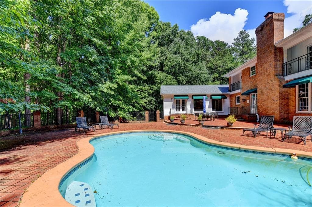 4 bedroom, 5 bathroom, 5,196 sq ft single family residence under contract at 385 Five Acre Road, Alpharetta, GA 30004 — photo 2
