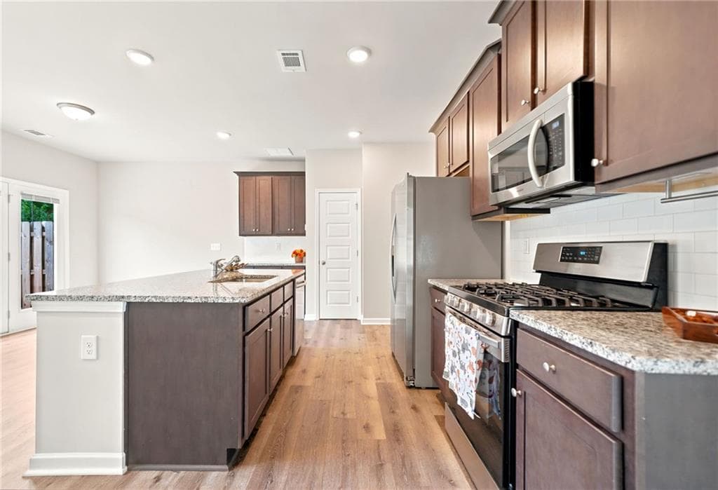 3 bedroom, 3 bathroom, 1,760 sq ft townhouse for sale at 3645 Prospect Point Drive, Oakwood, GA 30566 — photo 6