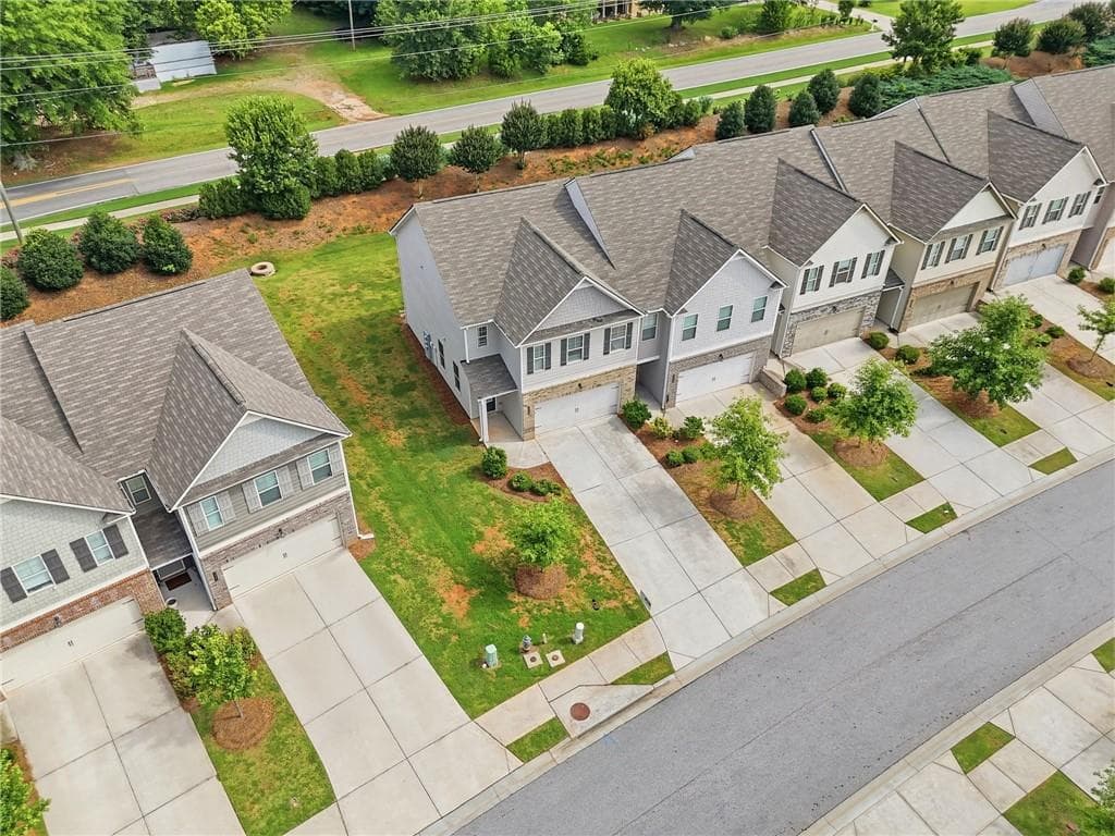 3 bedroom, 3 bathroom, 1,760 sq ft townhouse for sale at 3645 Prospect Point Drive, Oakwood, GA 30566 — photo 2