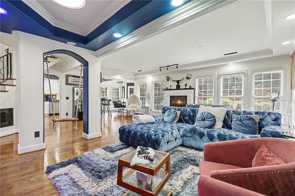 4 bedroom, 3 bathroom, 3,226 sq ft townhouse for sale at 6375 Glenridge Drive, Sandy Springs, GA 30328 — photo 4