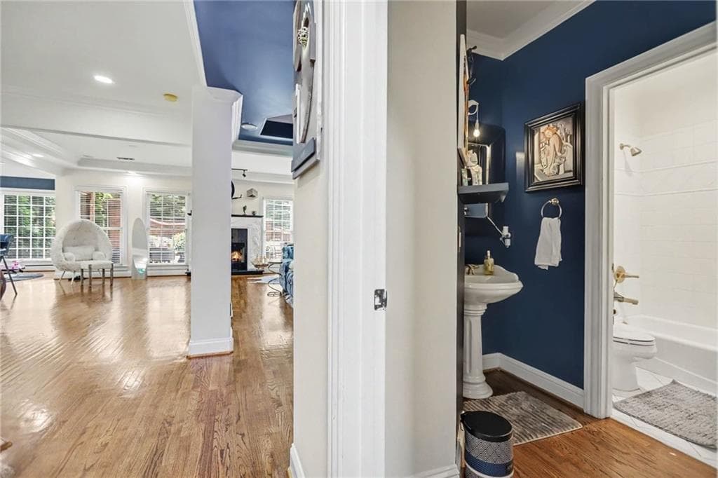 4 bedroom, 3 bathroom, 3,226 sq ft townhouse for sale at 6375 Glenridge Drive, Sandy Springs, GA 30328 — photo 6