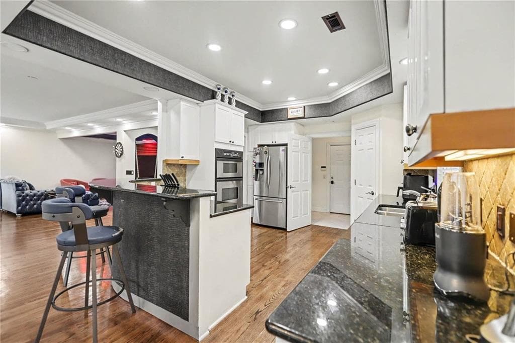 4 bedroom, 3 bathroom, 3,226 sq ft townhouse for sale at 6375 Glenridge Drive, Sandy Springs, GA 30328 — photo 9