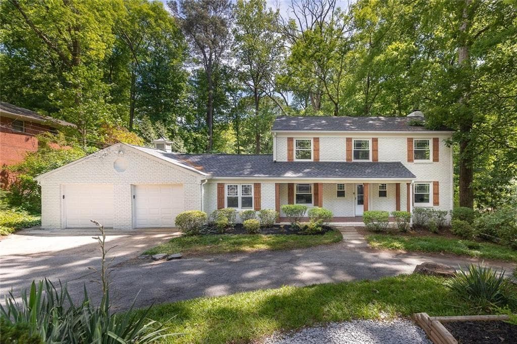 5 bedroom, 4 bathroom, 3,368 sq ft single family residence for rent at 445 Forest Hills Drive, Atlanta, GA 30342 for $5,500 a month — photo 2