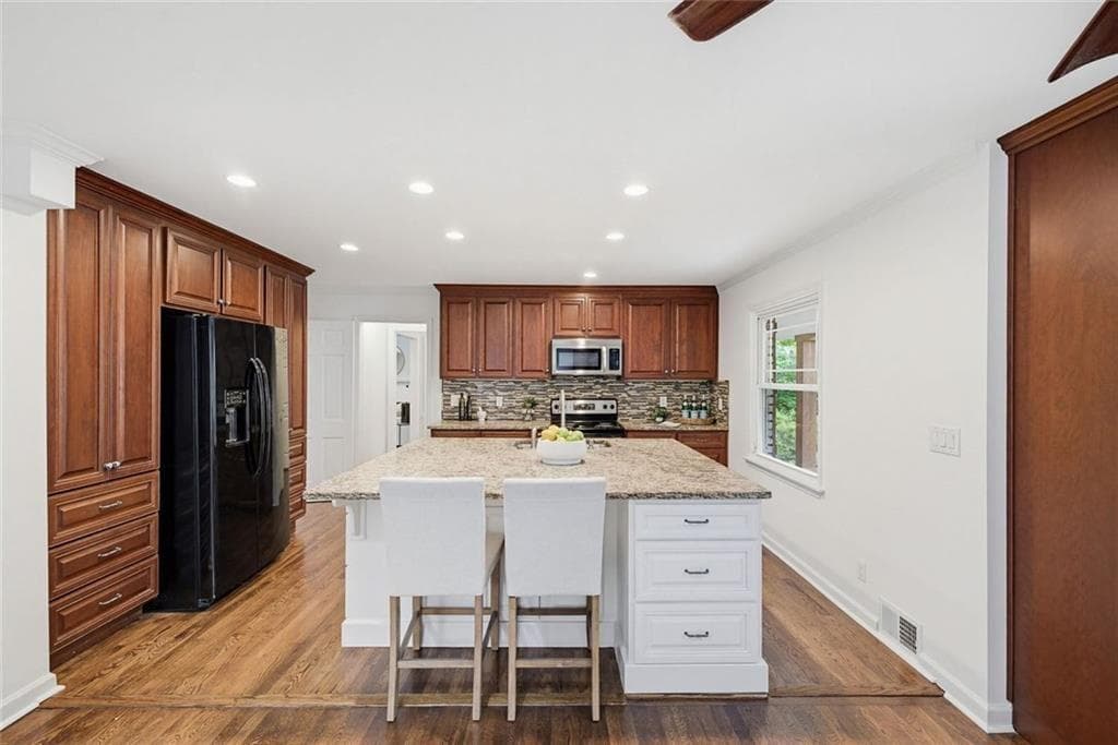 5 bedroom, 4 bathroom, 3,368 sq ft single family residence for rent at 445 Forest Hills Drive, Atlanta, GA 30342 for $5,500 a month — photo 3