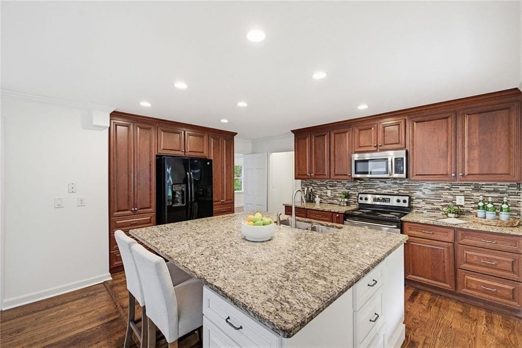 5 bedroom, 4 bathroom, 3,368 sq ft single family residence for rent at 445 Forest Hills Drive, Atlanta, GA 30342 for $5,500 a month — photo 4