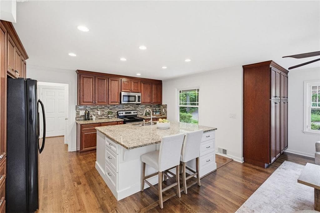 5 bedroom, 4 bathroom, 3,368 sq ft single family residence for rent at 445 Forest Hills Drive, Atlanta, GA 30342 for $5,500 a month — photo 5