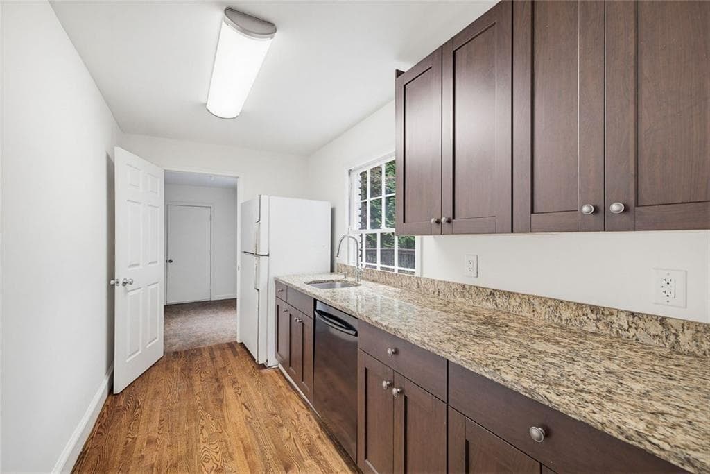 5 bedroom, 4 bathroom, 3,368 sq ft single family residence for rent at 445 Forest Hills Drive, Atlanta, GA 30342 for $5,500 a month — photo 8