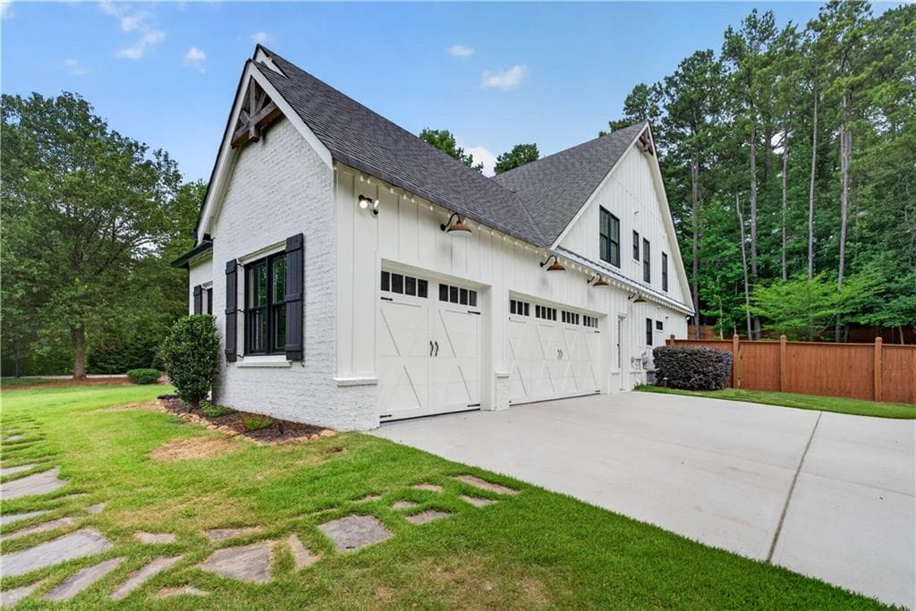 5 bedroom, 4 bathroom, 3,796 sq ft single family residence for sale at 1009 Davenport Circle, Powder Springs, GA 30127 — photo 3