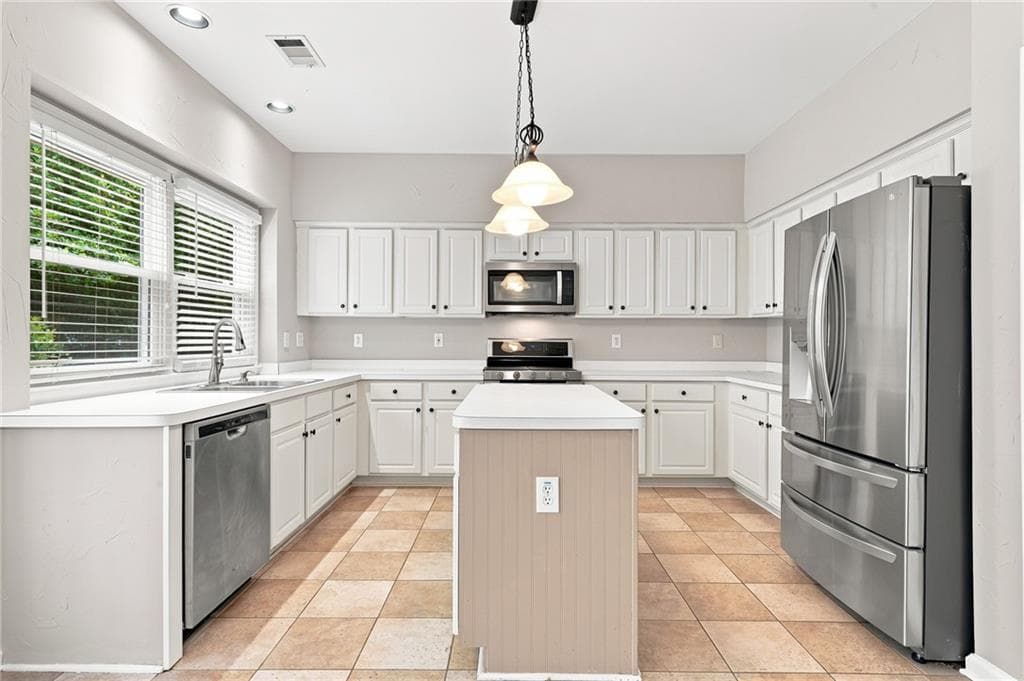 4 bedroom, 3 bathroom, 2,568 sq ft single family residence under contract at 7765 Llangollen Way, Cumming, GA 30041 — photo 8