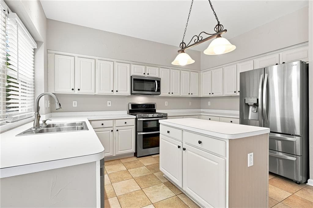 4 bedroom, 3 bathroom, 2,568 sq ft single family residence under contract at 7765 Llangollen Way, Cumming, GA 30041 — photo 9