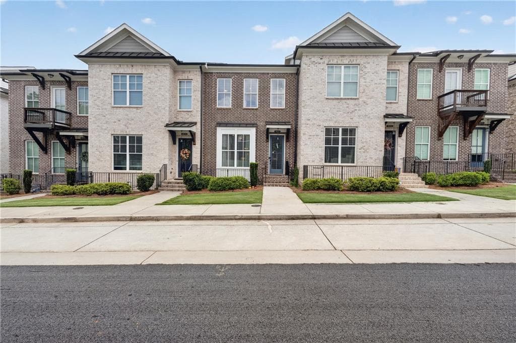 3 bedroom, 4 bathroom, 2,276 sq ft townhouse for sale at 4620 Waterside Parkway, Peachtree Corners, GA 30092