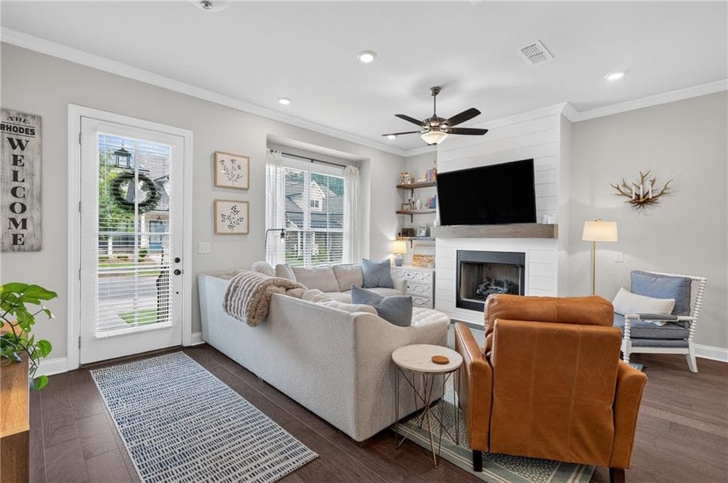 3 bedroom, 4 bathroom, 2,276 sq ft townhouse for sale at 4620 Waterside Parkway, Peachtree Corners, GA 30092 — photo 4