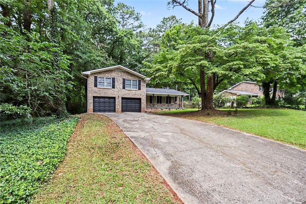 4 bedroom, 3 bathroom, 2,650 sq ft single family residence for sale at 345 Fond Du Lac Drive, Stone Mountain, GA 30088 — photo 2