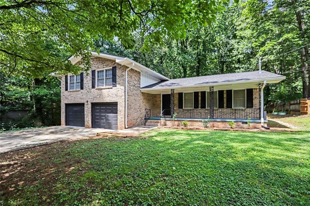4 bedroom, 3 bathroom, 2,650 sq ft single family residence for sale at 345 Fond Du Lac Drive, Stone Mountain, GA 30088 — photo 4