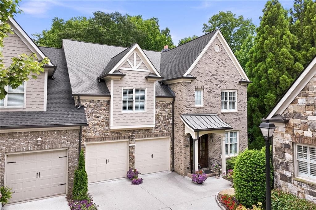 4 bedroom, 4 bathroom, 3,220 sq ft condominium for sale at 860 Candler Street 9, Gainesville, GA 30501 — photo 1 of 66