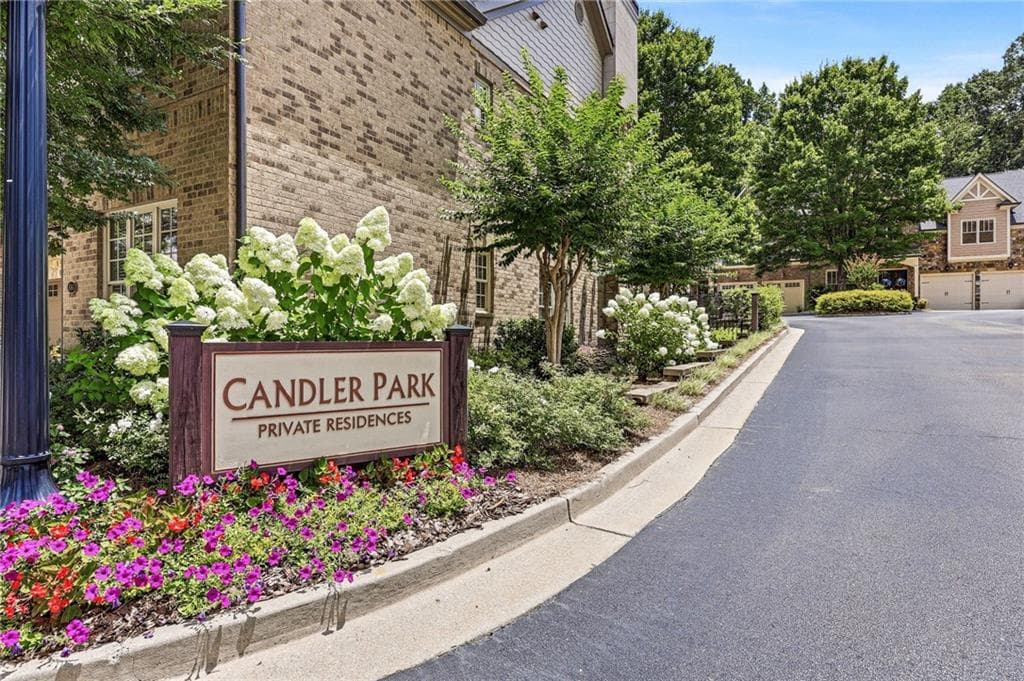 4 bedroom, 4 bathroom, 3,220 sq ft condominium for sale at 860 Candler Street 9, Gainesville, GA 30501 — photo 3