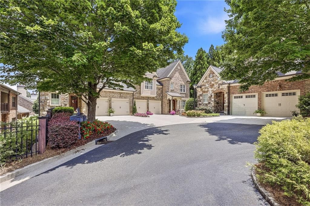 4 bedroom, 4 bathroom, 3,220 sq ft condominium for sale at 860 Candler Street 9, Gainesville, GA 30501 — photo 4
