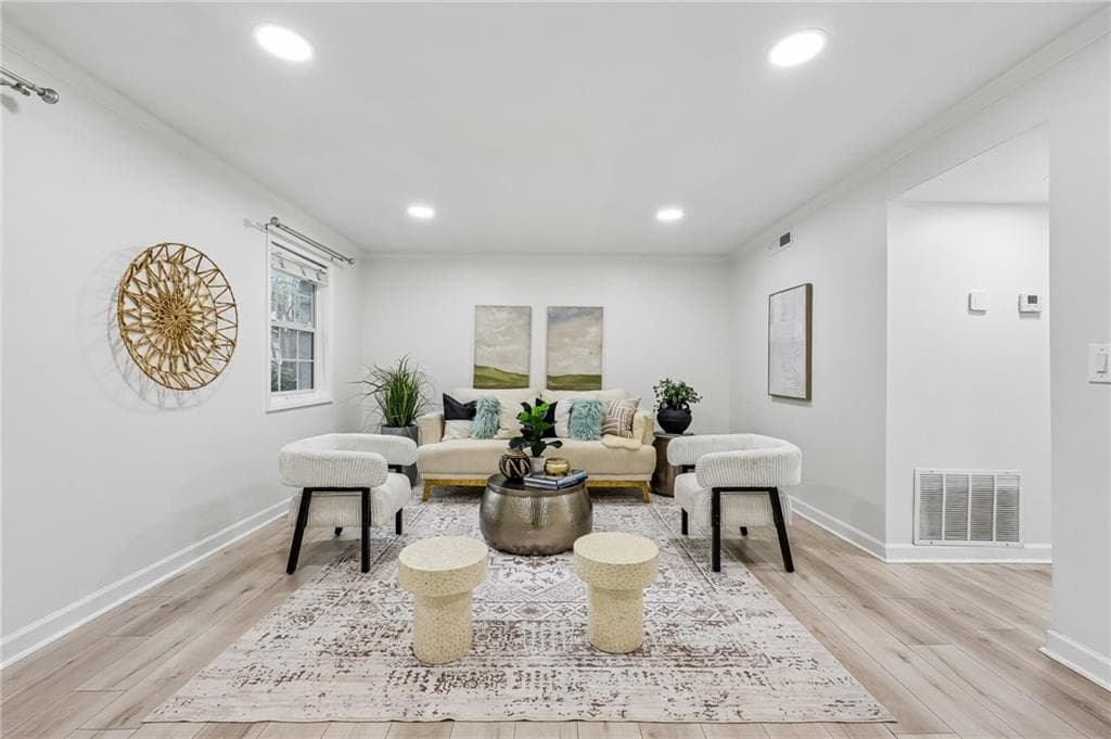 3 bedroom, 3 bathroom, 1,434 sq ft townhouse under contract at 6900 Roswell Road 1D, Atlanta, GA 30328 — photo 3