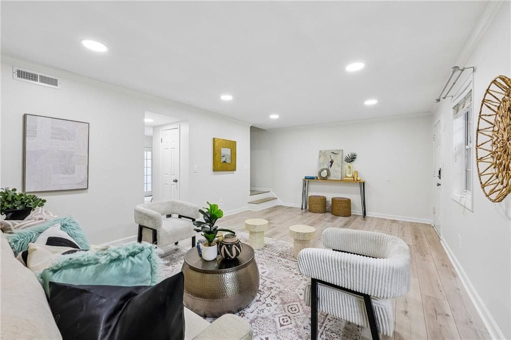 3 bedroom, 3 bathroom, 1,434 sq ft townhouse under contract at 6900 Roswell Road 1D, Atlanta, GA 30328 — photo 5