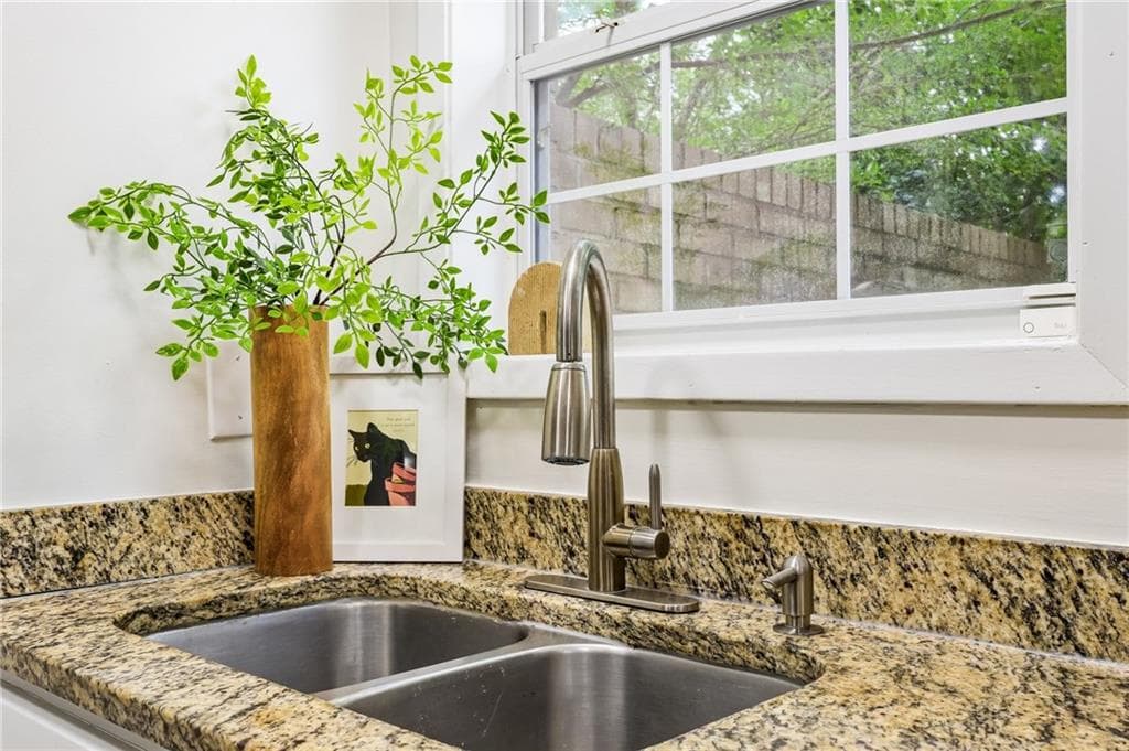 3 bedroom, 3 bathroom, 1,434 sq ft townhouse under contract at 6900 Roswell Road 1D, Atlanta, GA 30328 — photo 10