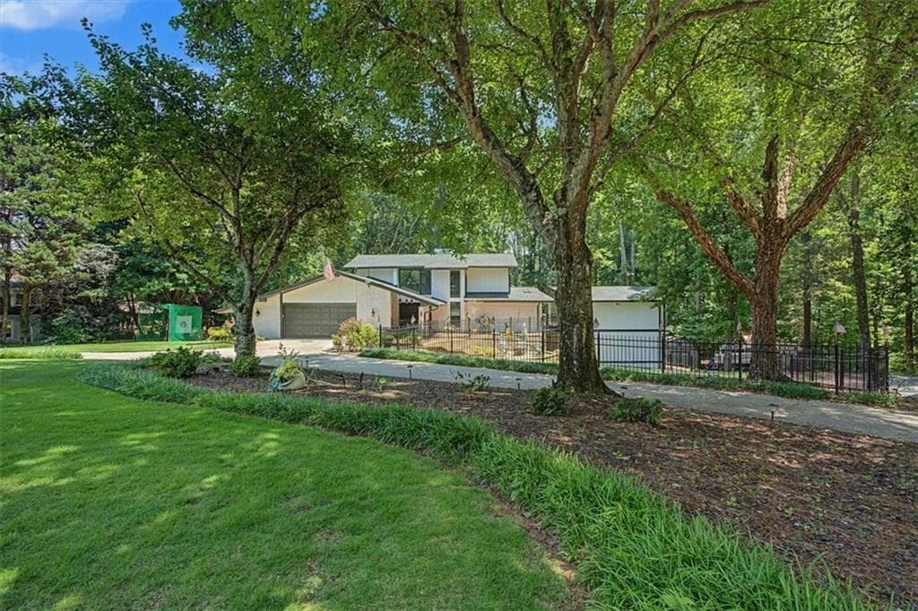 3 bedroom, 5 bathroom, 4,301 sq ft single family residence for sale at 3595 Canon Creek Drive, Cumming, GA 30041 — photo 4