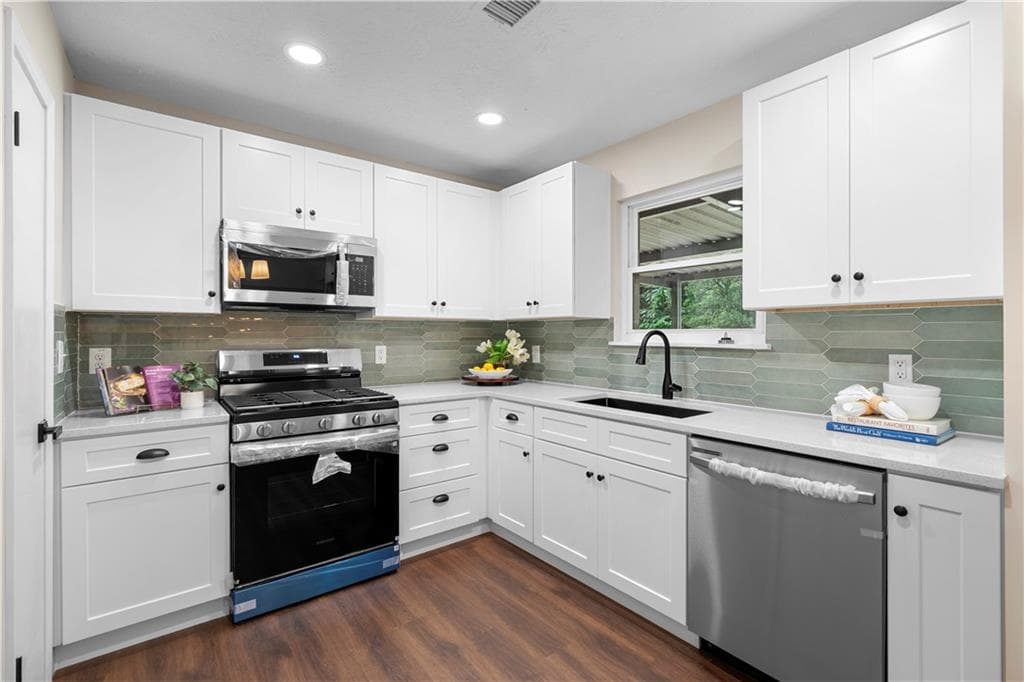3 bedroom, 2 bathroom, 1,235 sq ft single family residence under contract at 1252 Sherwood Drive, Norcross, GA 30093 — photo 10
