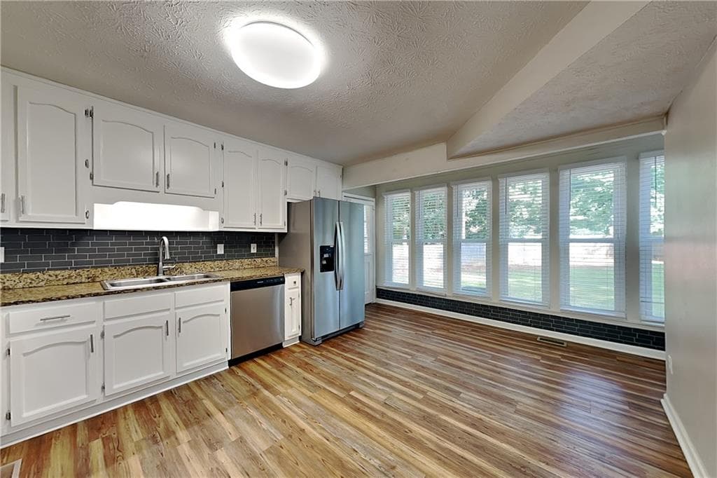 4 bedroom, 3 bathroom single family residence for rent at 6839 Woodcreek Lane, Douglasville, GA 30135 for $2,145 a month — photo 5