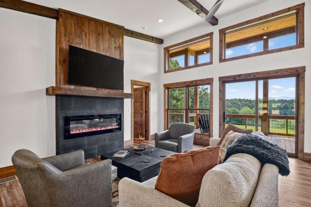 3 bedroom, 4 bathroom, 2,516 sq ft single family residence for sale at 246 Bearden Farm Overlook, Blue Ridge, GA 30513 — photo 10