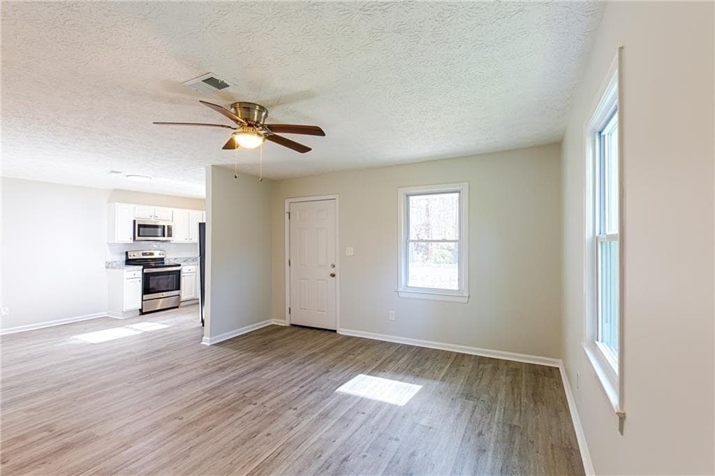2 bedroom, 2 bathroom, 1,812 sq ft duplex for rent at 4283 E Paulding Drive, Dallas, GA 30157 for $1,395 a month — photo 2