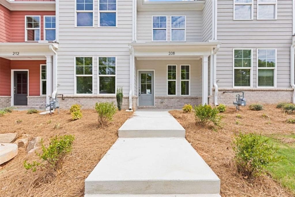 3 bedroom, 3 bathroom, 1,762 sq ft townhouse for sale at 208 Westpark Drive 15, Athens, GA 30606 — photo 2