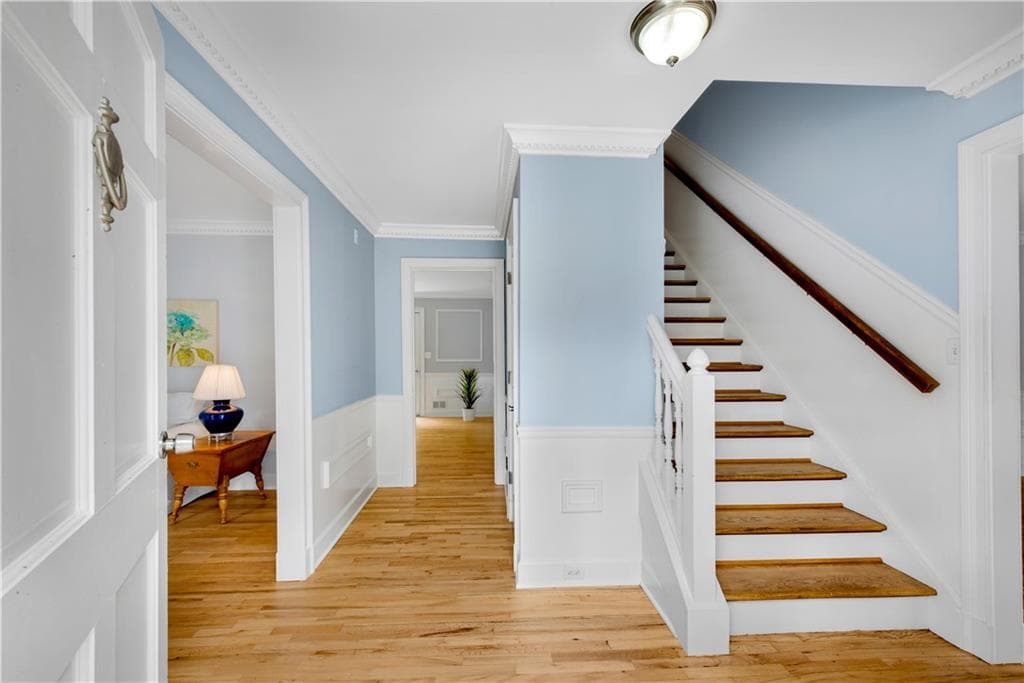 4 bedroom, 3 bathroom, 3,589 sq ft single family residence for sale at 5197 Riverhill Road, Marietta, GA 30068 — photo 2