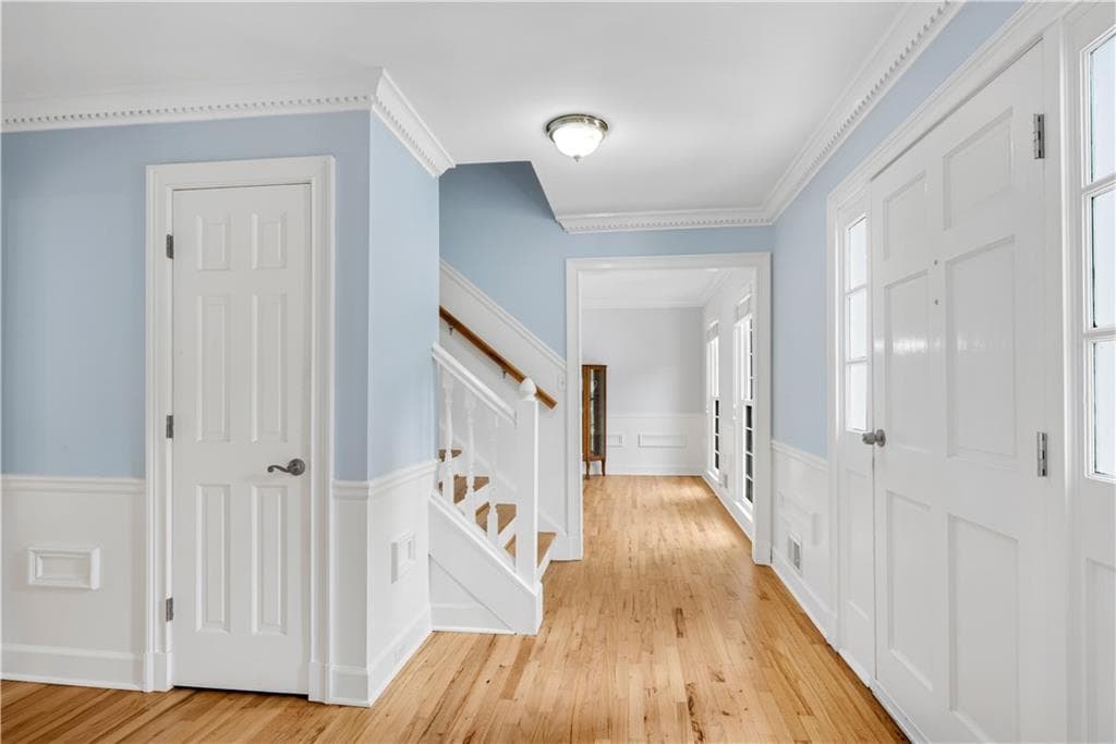 4 bedroom, 3 bathroom, 3,589 sq ft single family residence for sale at 5197 Riverhill Road, Marietta, GA 30068 — photo 3