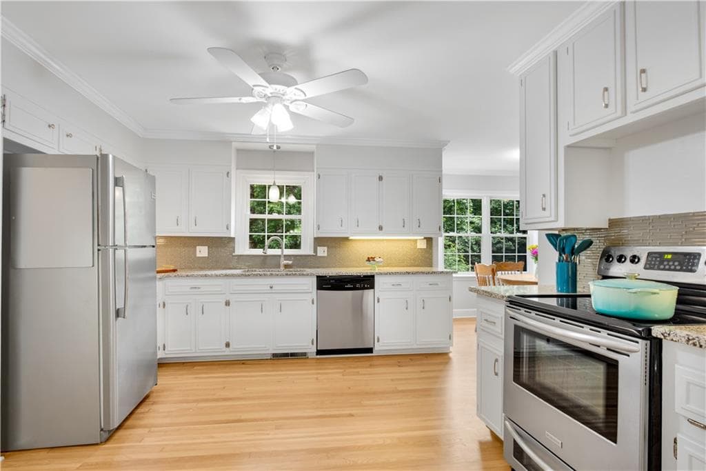 4 bedroom, 3 bathroom, 3,589 sq ft single family residence for sale at 5197 Riverhill Road, Marietta, GA 30068 — photo 10