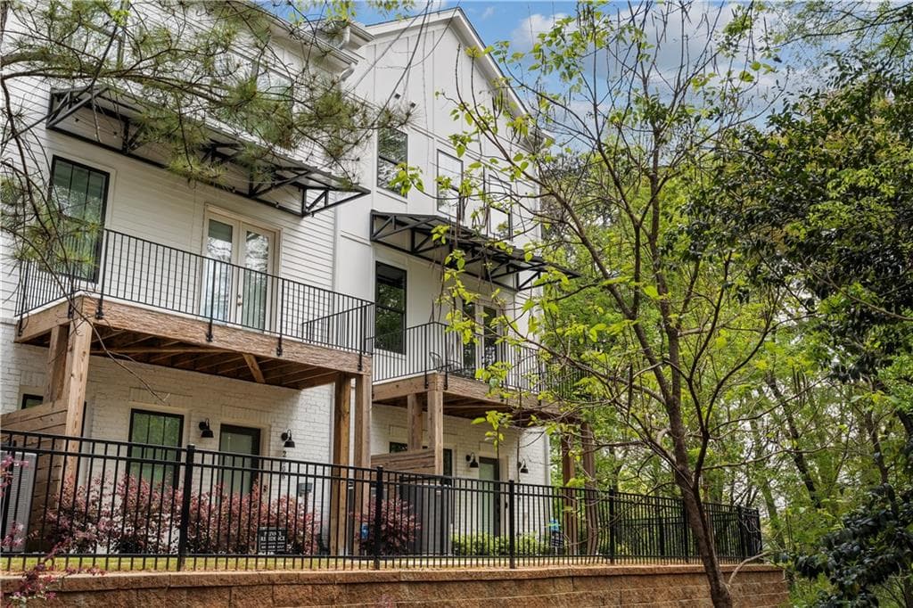 3 bedroom, 4 bathroom, 1,848 sq ft townhouse for sale at 2004 Oak Lane, Atlanta, GA 30318 — photo 1 of 12