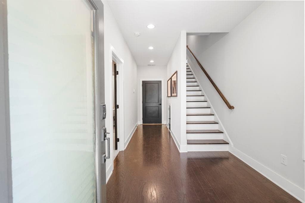 3 bedroom, 4 bathroom, 1,848 sq ft townhouse for sale at 2004 Oak Lane, Atlanta, GA 30318 — photo 6
