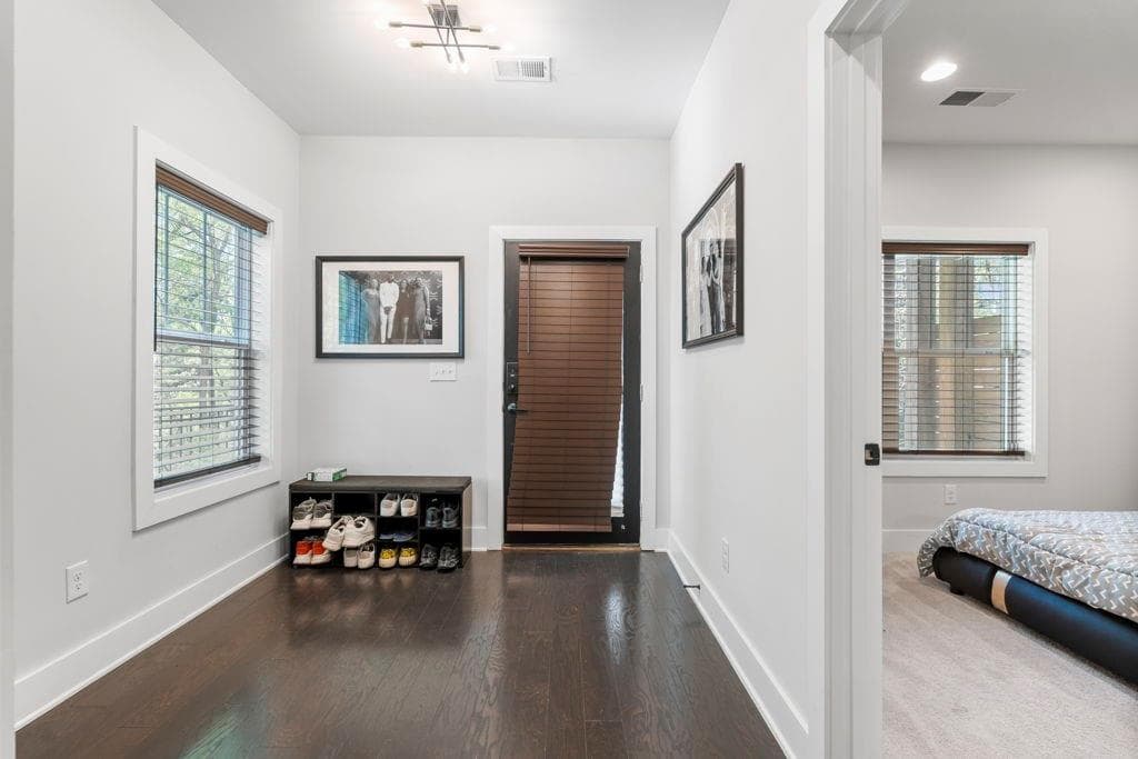 3 bedroom, 4 bathroom, 1,848 sq ft townhouse for sale at 2004 Oak Lane, Atlanta, GA 30318 — photo 7