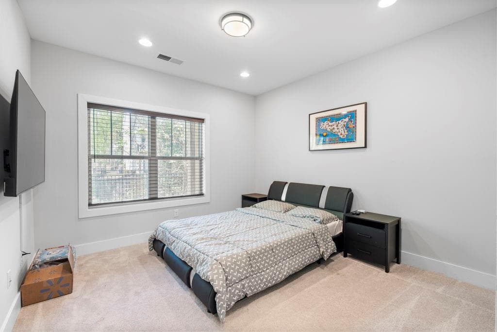 3 bedroom, 4 bathroom, 1,848 sq ft townhouse for sale at 2004 Oak Lane, Atlanta, GA 30318 — photo 8
