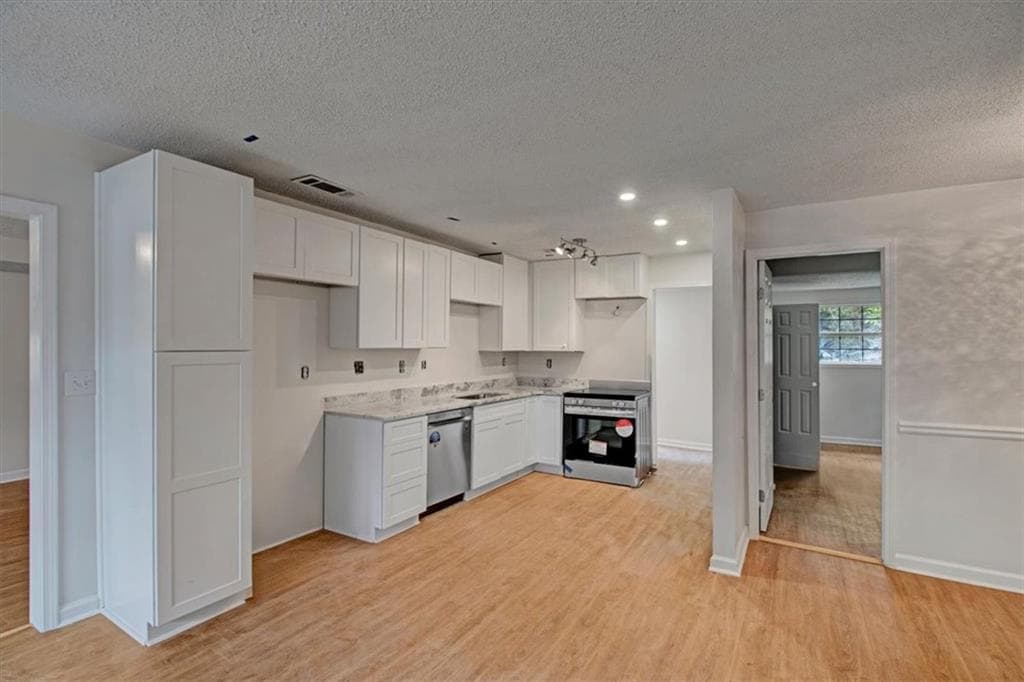 5 bedroom, 4 bathroom, 3,140 sq ft single family residence for sale at 1150 Tinsley Drive, Conyers, GA 30012 — photo 6