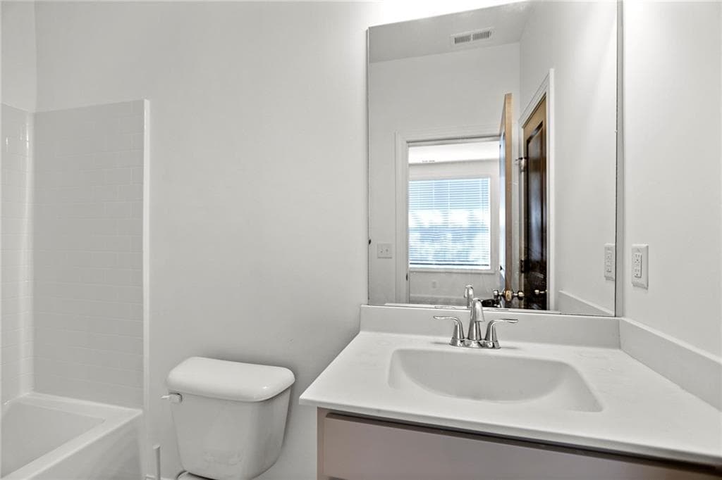 3 bedroom, 4 bathroom, 2,104 sq ft townhouse for sale at 3987 Knox Park Ovlk, Duluth, GA 30097 — photo 5