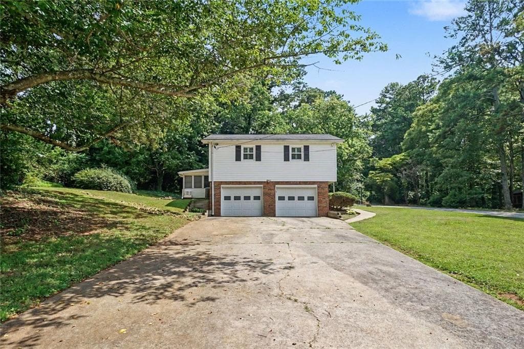 3 bedroom, 2 bathroom, 1,418 sq ft single family residence for sale at 1272 Oakwoods Drive, Woodstock, GA 30188
