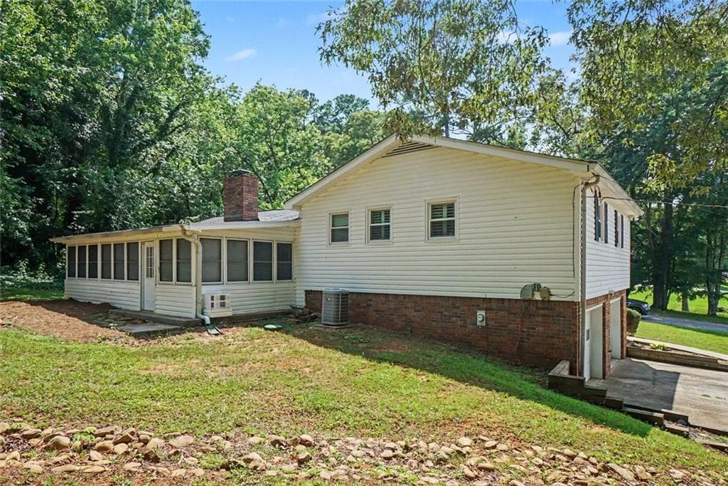 3 bedroom, 2 bathroom, 1,418 sq ft single family residence for sale at 1272 Oakwoods Drive, Woodstock, GA 30188 — photo 2