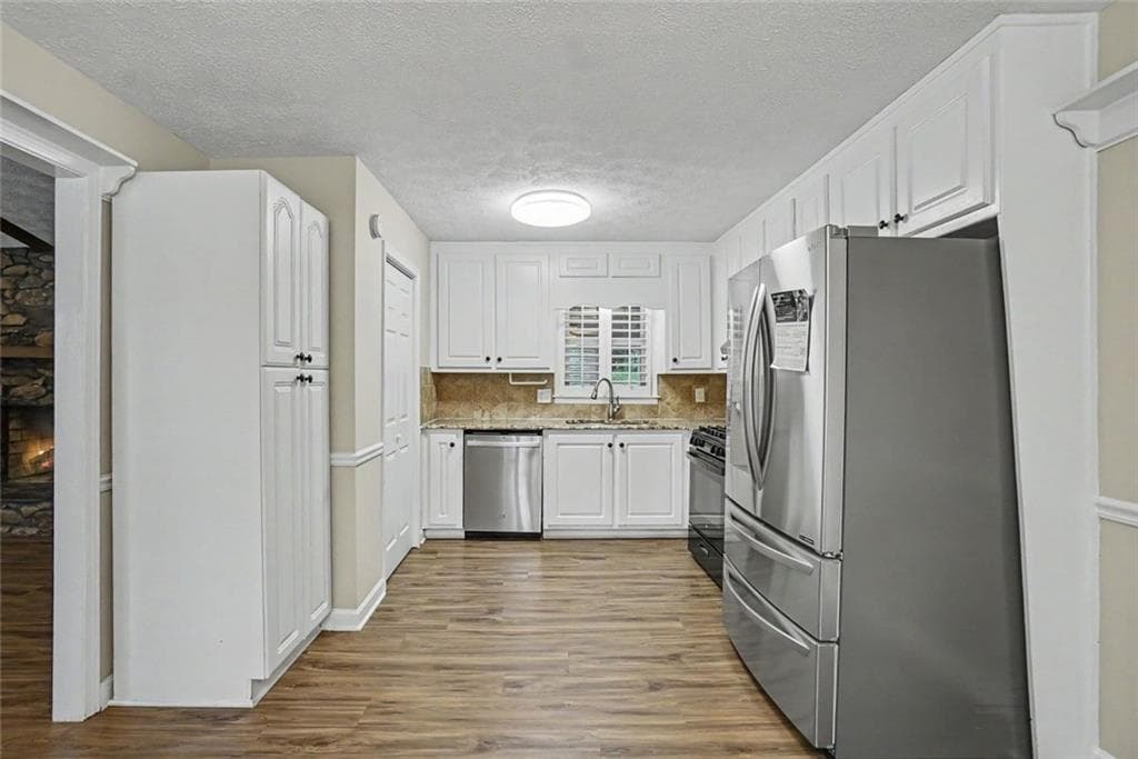 3 bedroom, 2 bathroom, 1,418 sq ft single family residence for sale at 1272 Oakwoods Drive, Woodstock, GA 30188 — photo 5