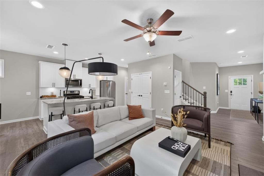 3 bedroom, 3 bathroom, 1,930 sq ft single family residence under contract at 2111 Westside Drive, Austell, GA 30106 — photo 5