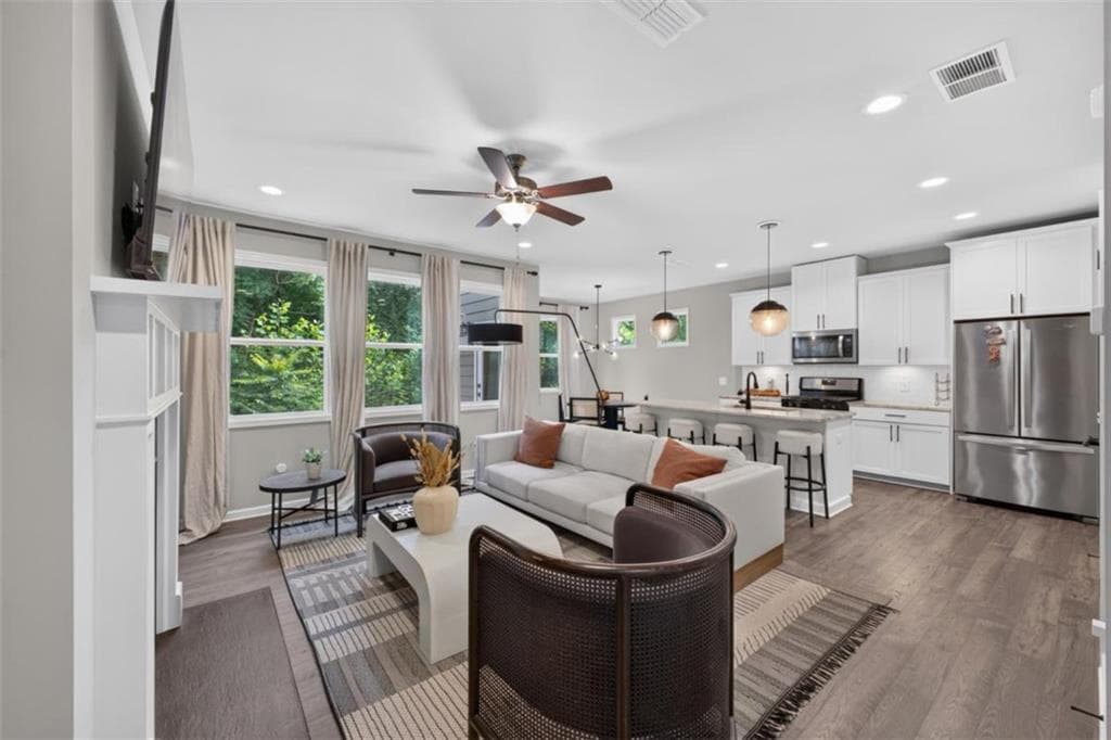 3 bedroom, 3 bathroom, 1,930 sq ft single family residence under contract at 2111 Westside Drive, Austell, GA 30106 — photo 6