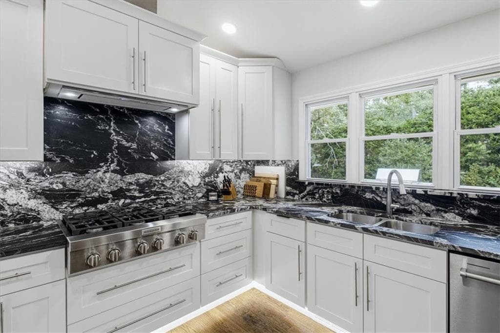 4 bedroom, 4 bathroom, 2,454 sq ft single family residence for sale at 8 Rhodes Drive, Marietta, GA 30068 — photo 4