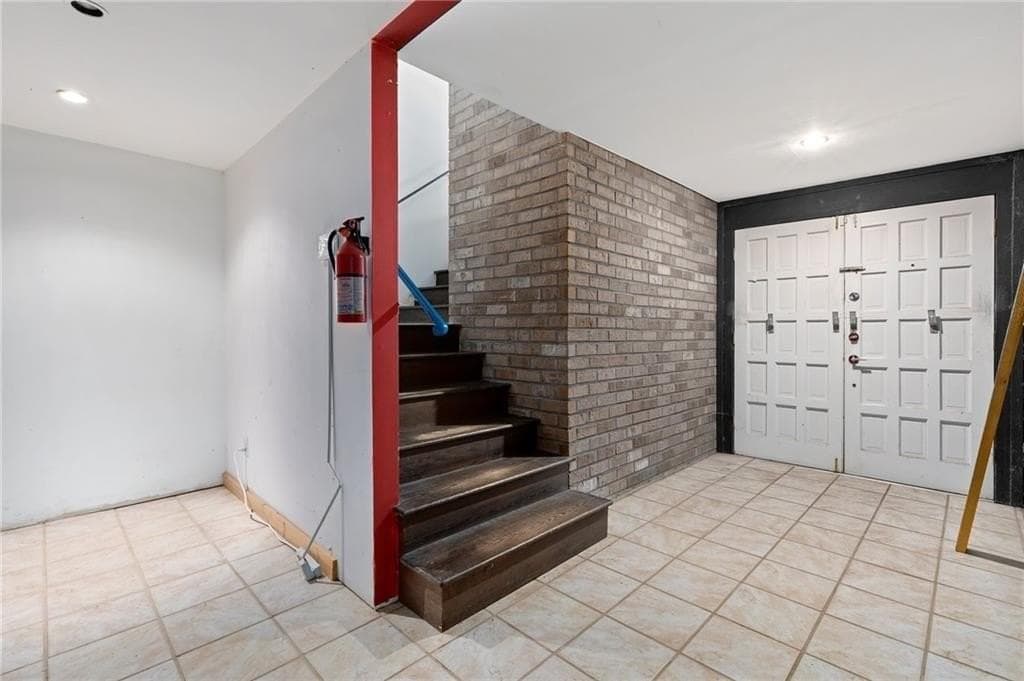 3 bedroom, 3 bathroom, 1,908 sq ft single family residence for sale at 930 Charles Allen Drive, Atlanta, GA 30309 — photo 9
