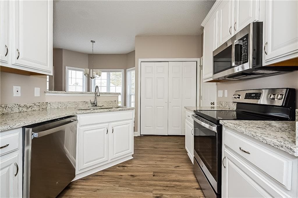 4 bedroom, 3 bathroom, 1,986 sq ft single family residence under contract at 257 Baldwin Court, Newnan, GA 30263 — photo 5