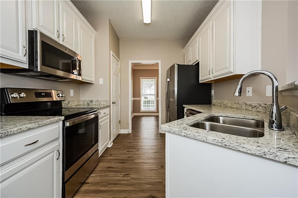 4 bedroom, 3 bathroom, 1,986 sq ft single family residence under contract at 257 Baldwin Court, Newnan, GA 30263 — photo 6