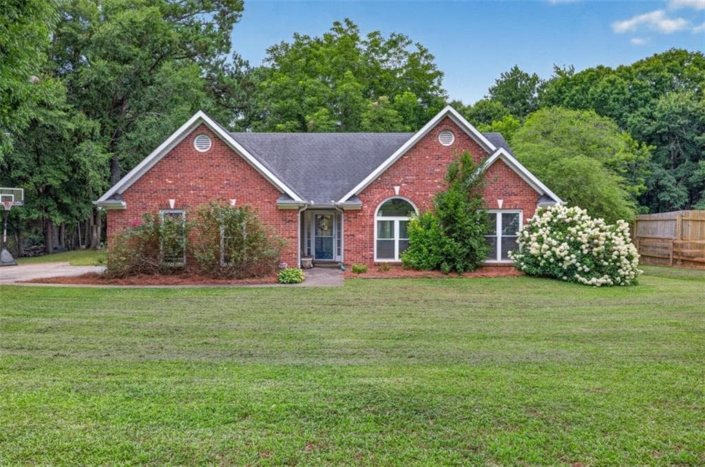 3 bedroom, 2 bathroom, 2,076 sq ft single family residence for sale at 841 Highway 82, Winder, GA 30680