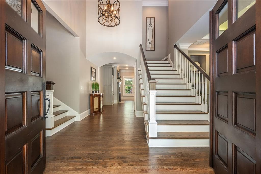 6 bedroom, 7 bathroom, 7,043 sq ft single family residence for sale at 1025 Stonegate Court, Roswell, GA 30075 — photo 6